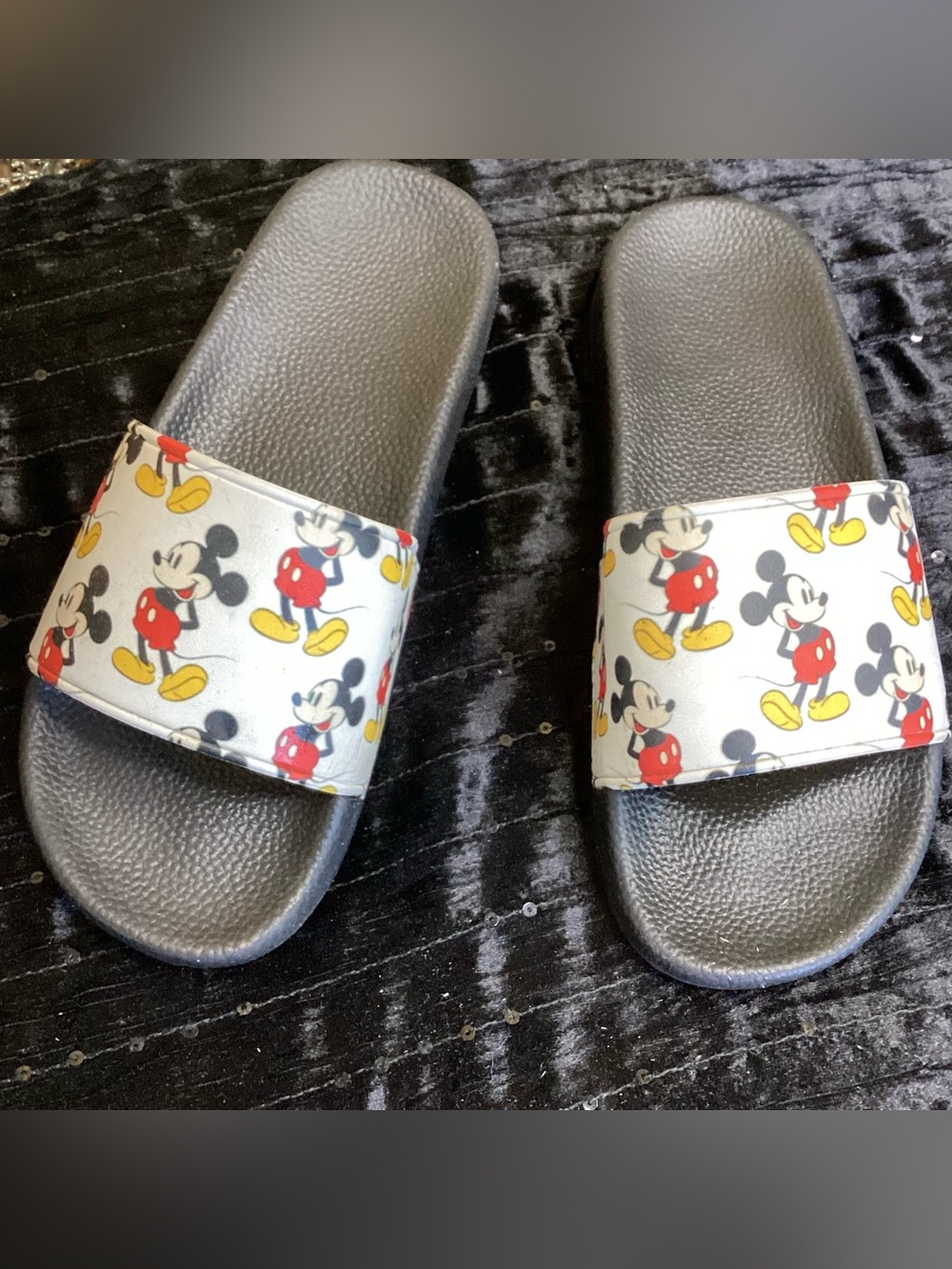 Black Slide Sandals with Mickey Print Strap EUC 9 Women’s/7 Men’s